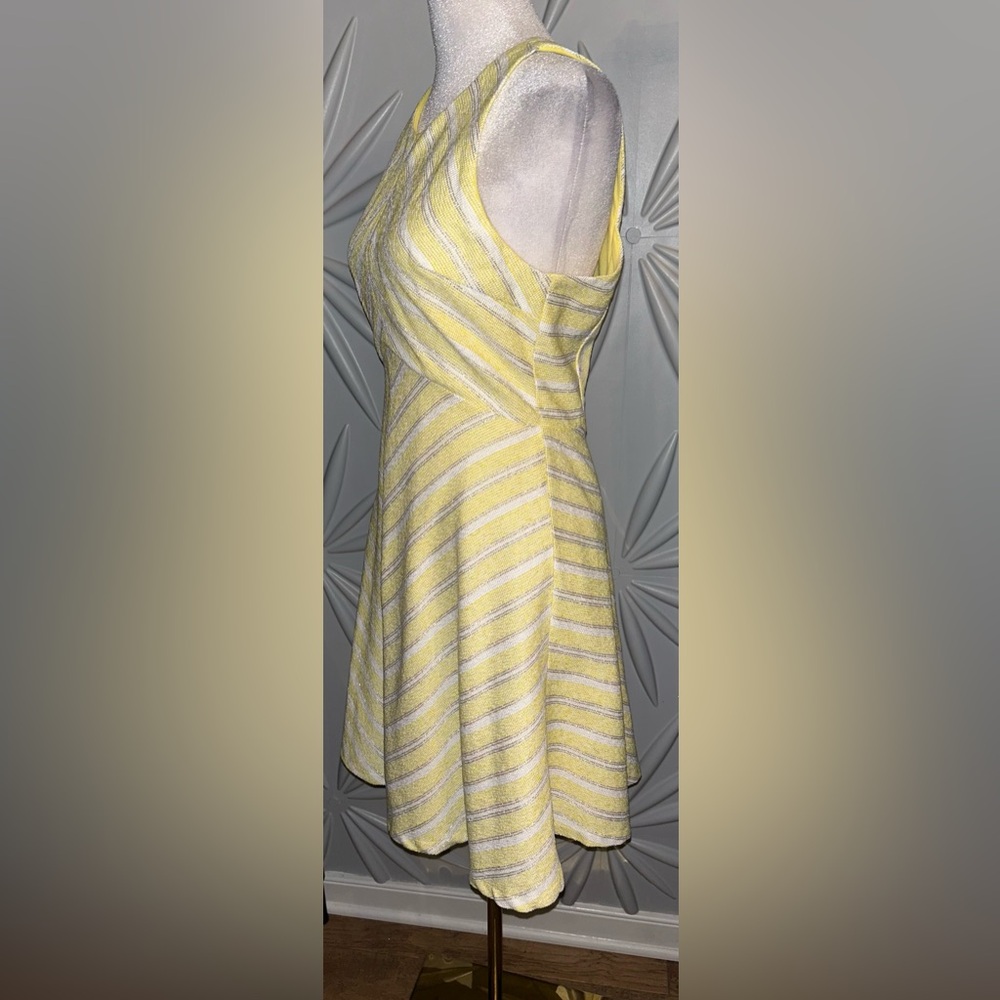 NWT Mi a mi SZ S Yellow/white/gold metallic chevron patterned dress/bust 34” - Picture 5 of 8